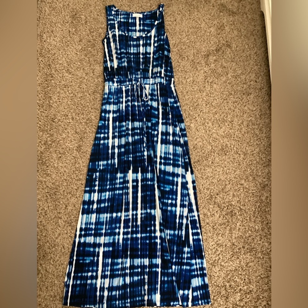 Calvin Klein Blue and White Halter Maxi Sundress-
Pit to pit 16”
Waist 12”
M2